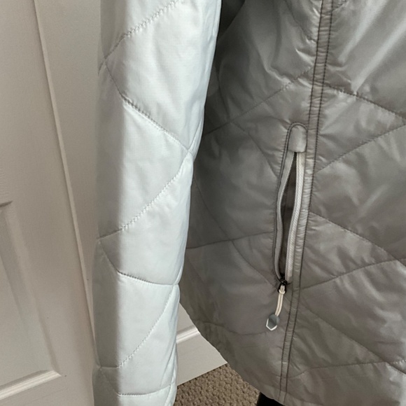 LL BEAN DIAMOND QUILTER JACKET - Picture 3 of 7